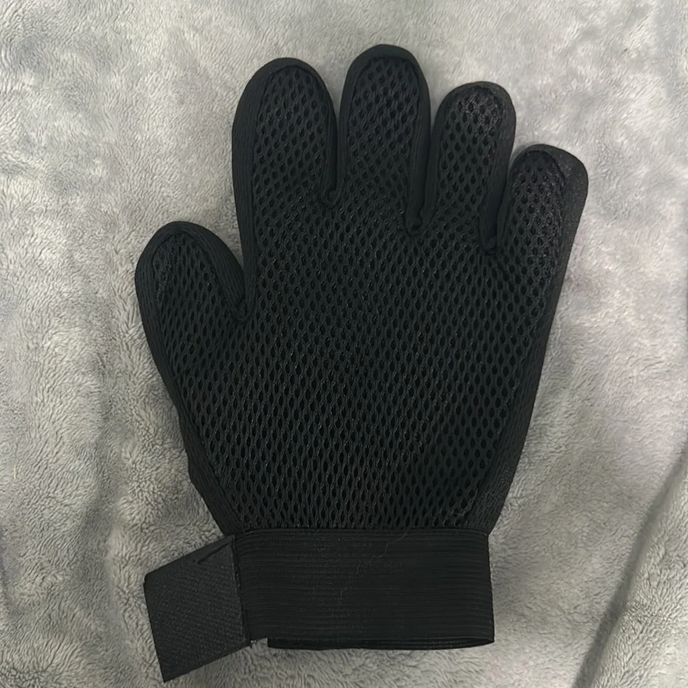 Dog grooming glove